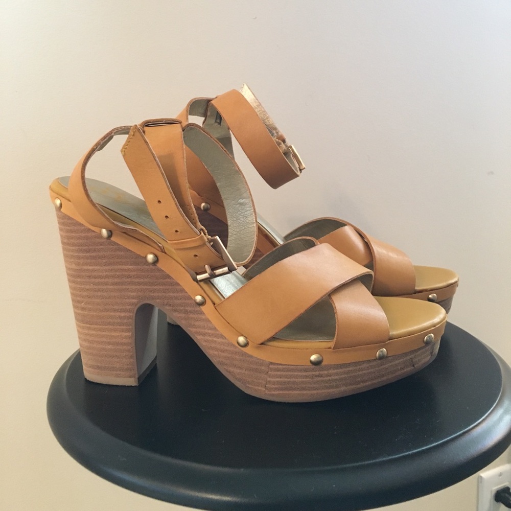 Leather and wood platform sandals Seychelles